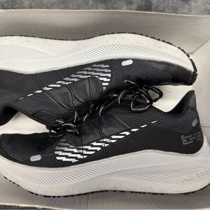Nike Zoom Men’s 8 Athletic Shoes!